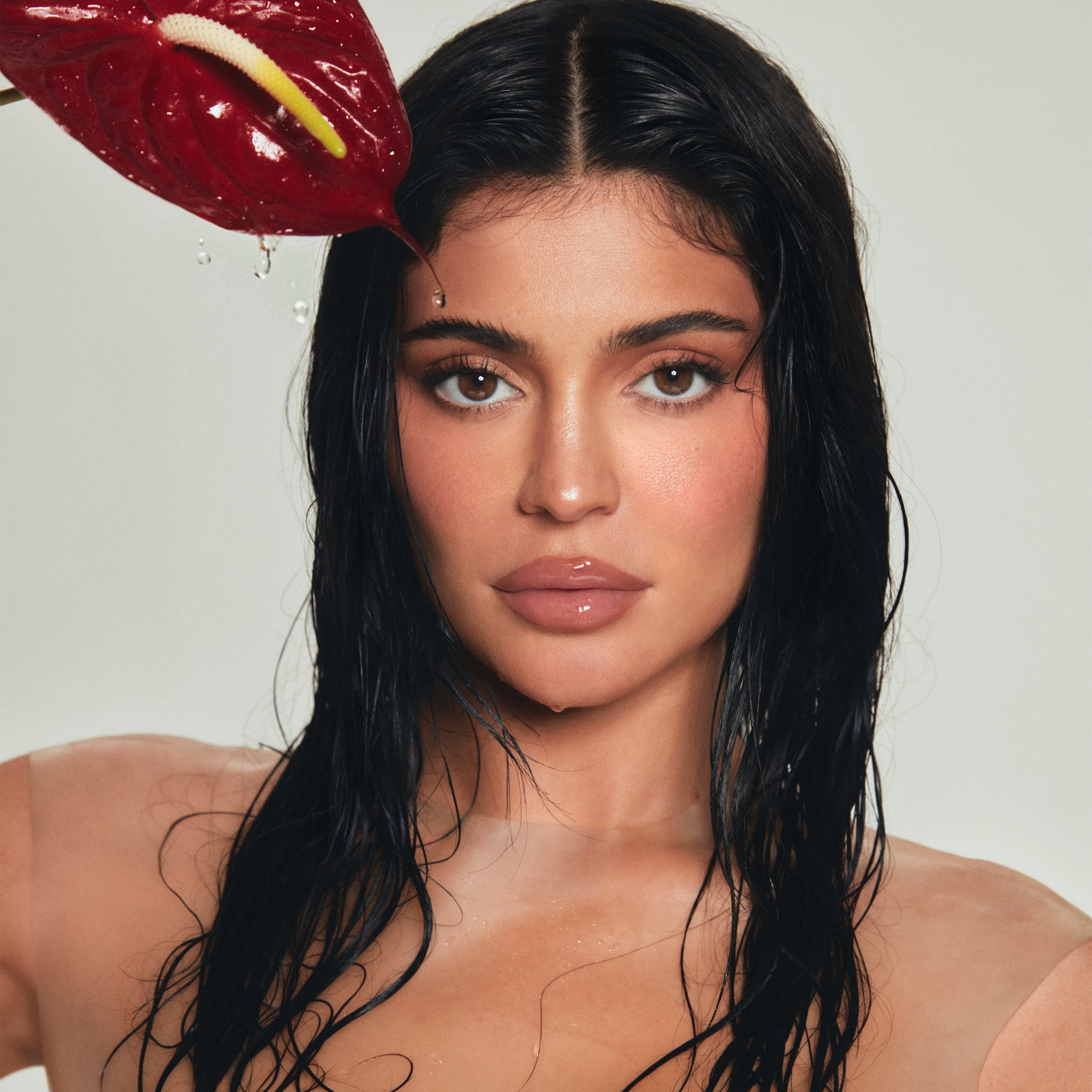 KJC_GLD_23_Kylie_KV_PlayfullyPink_01_WS_b910ff06-2f16-45d8-b040-e97cc6a00b44.jpg