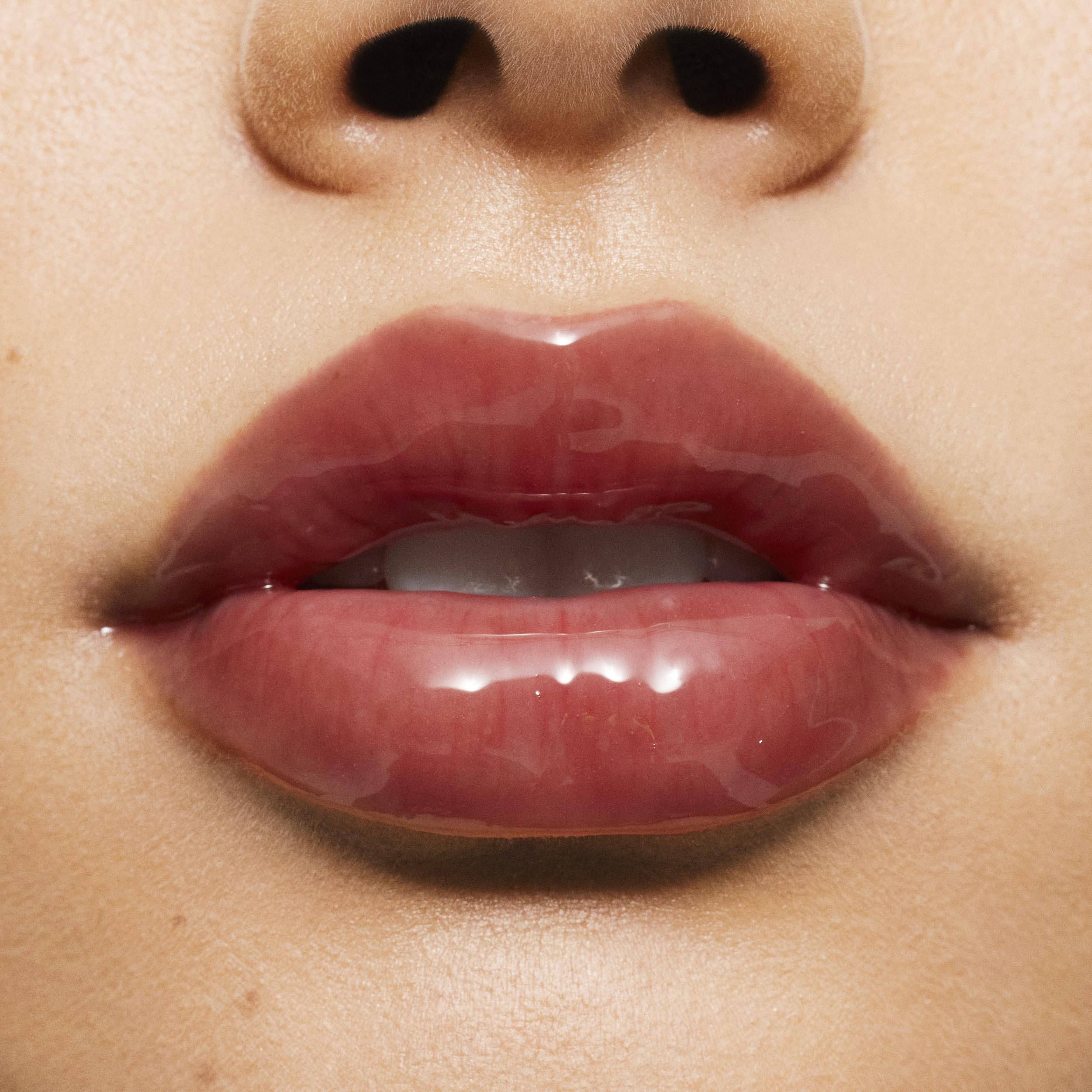 KJC_GLD_23_LipMacro_FallInLove_01_WS.jpg