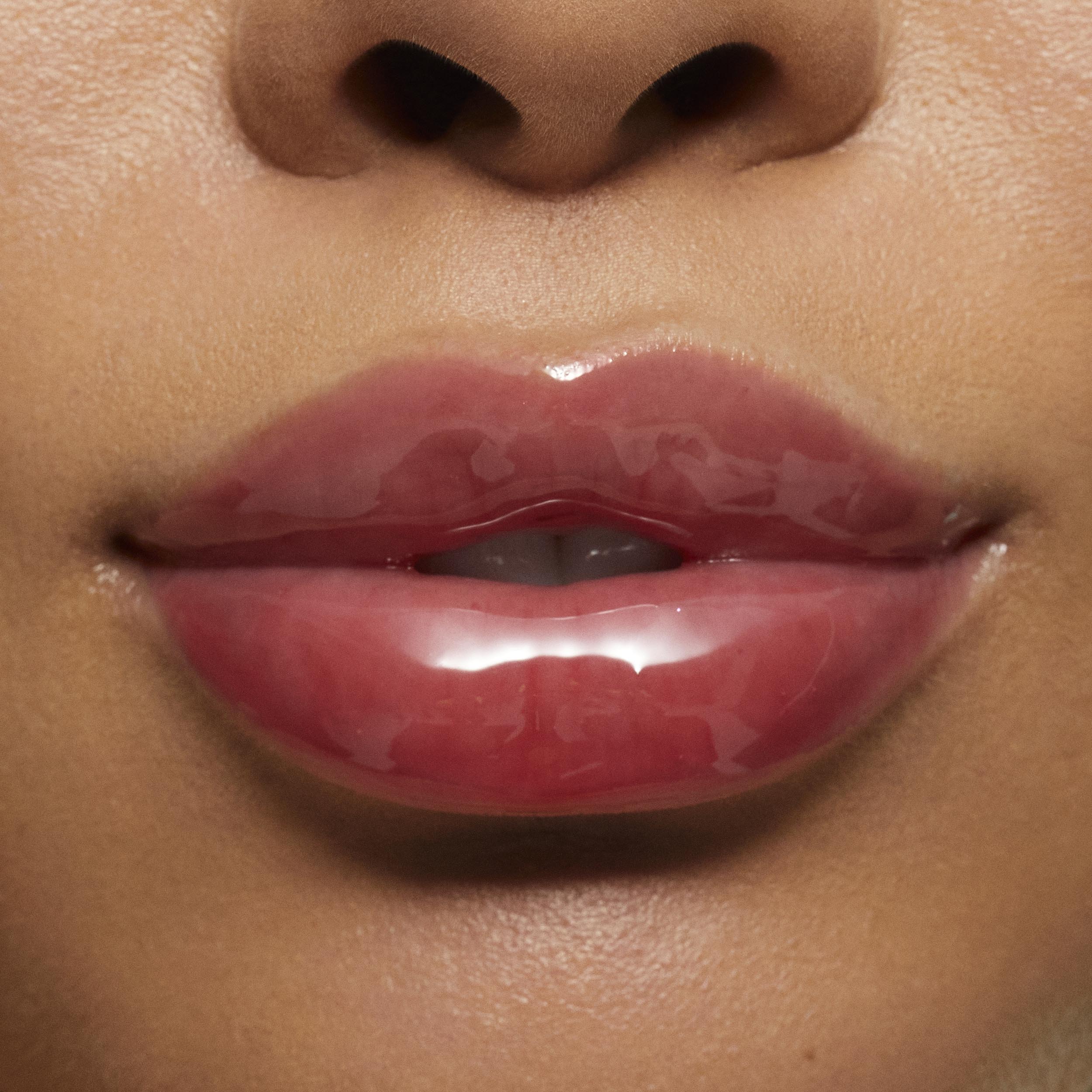 KJC_GLD_23_LipMacro_FallInLove_02_WS.jpg