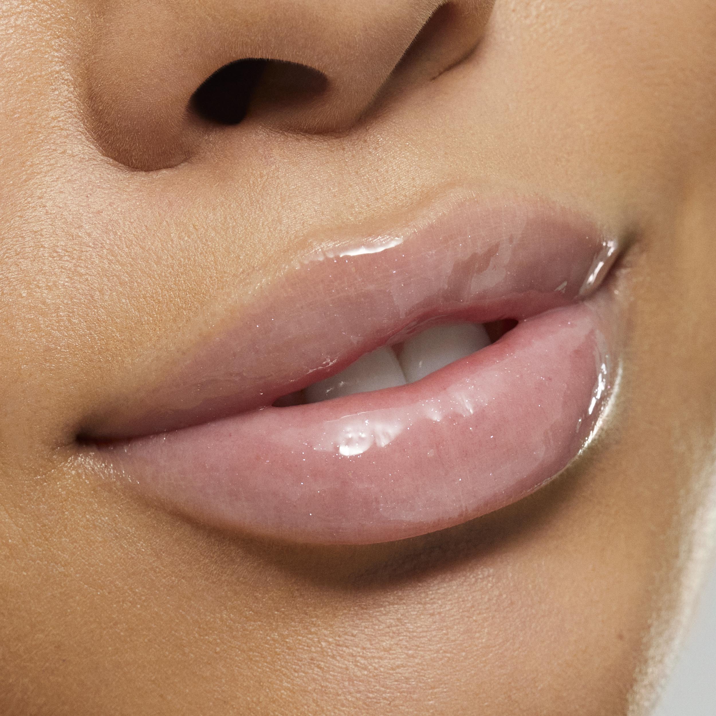 KJC_GLD_23_LipMacro_PlayfullyPink_02_WS.jpg