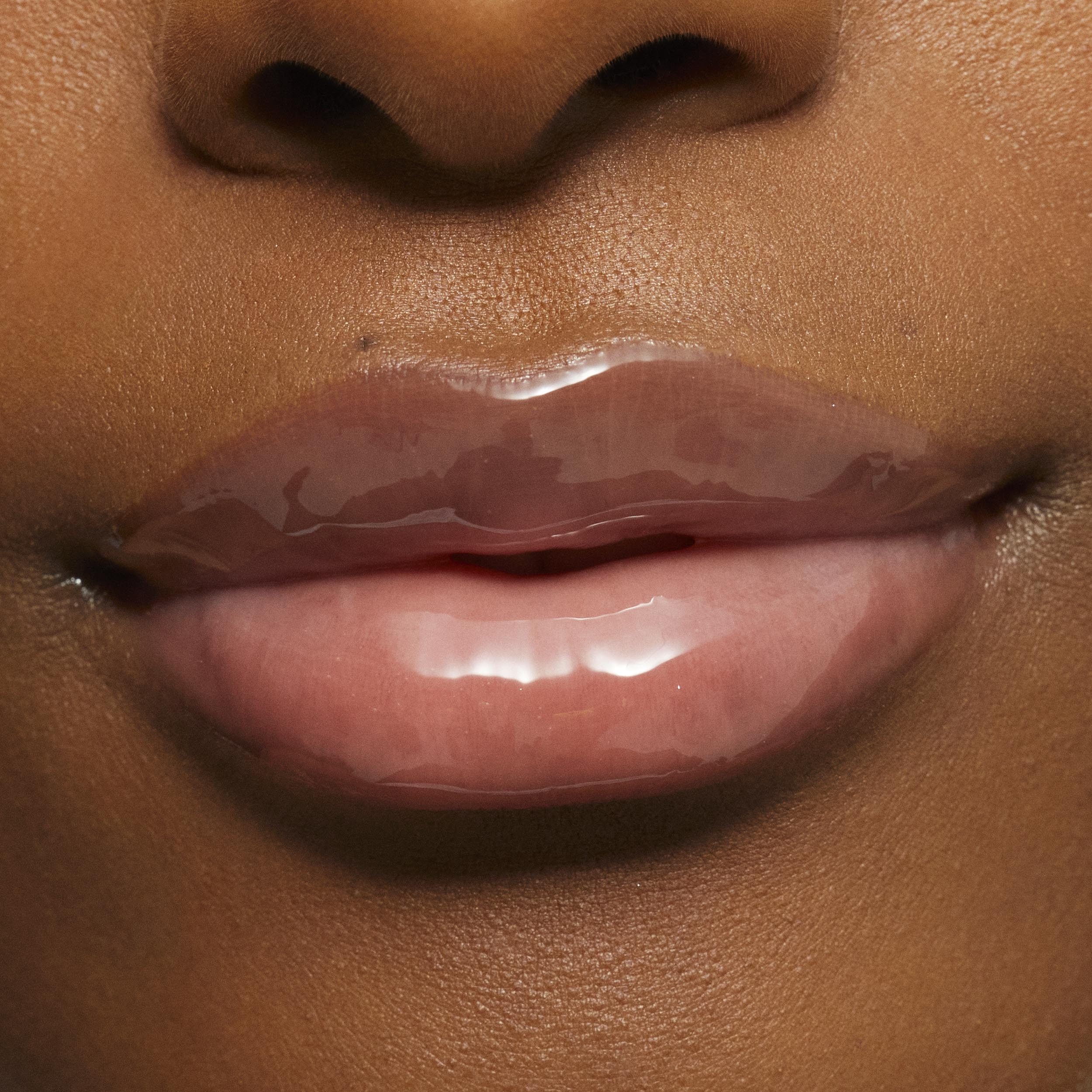 KJC_GLD_23_LipMacro_SweetLikeHunny_03_WS.jpg