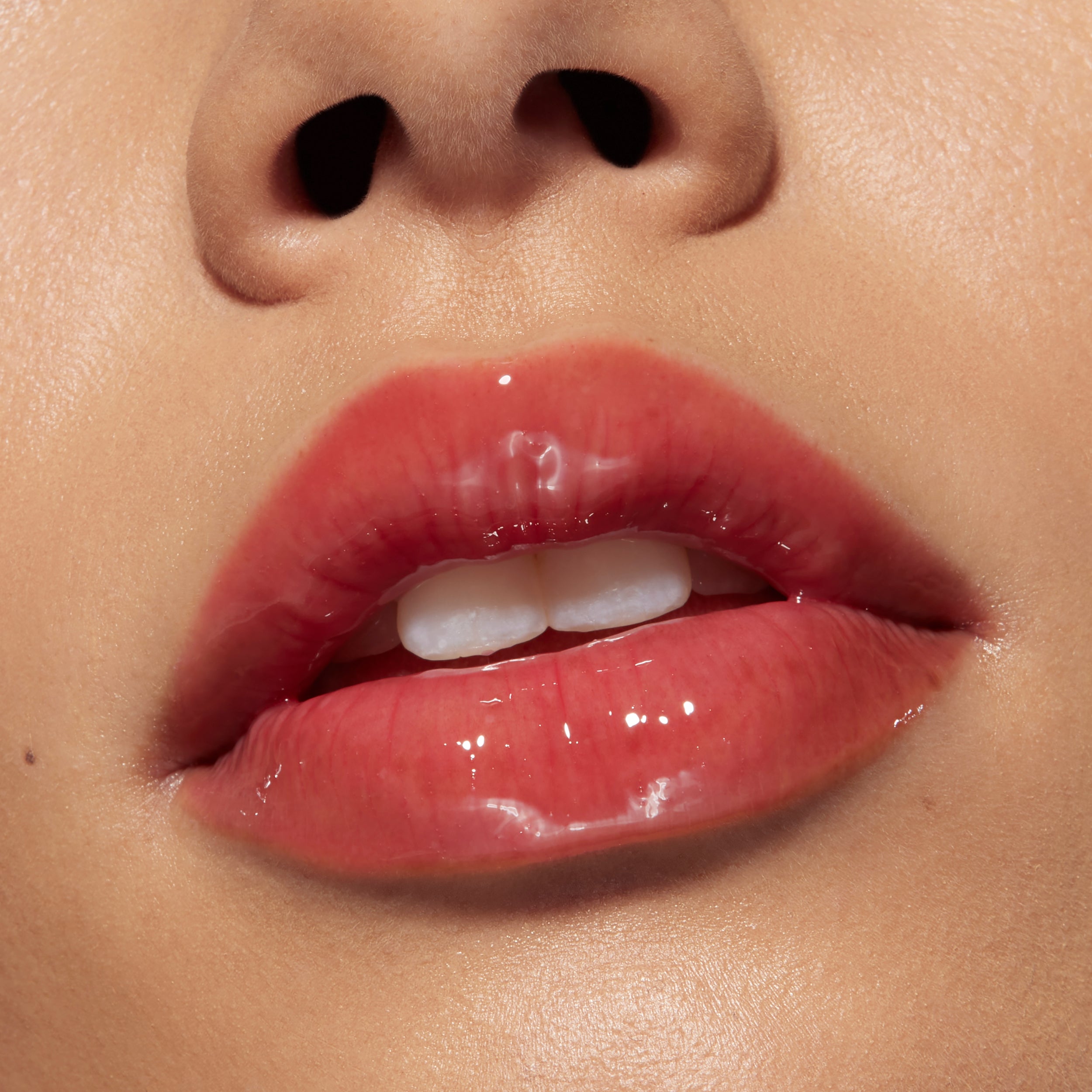 KJC_HOLIDAY_24_LipMacro_GlossDrip_CranberryCraze_01_WS.jpg