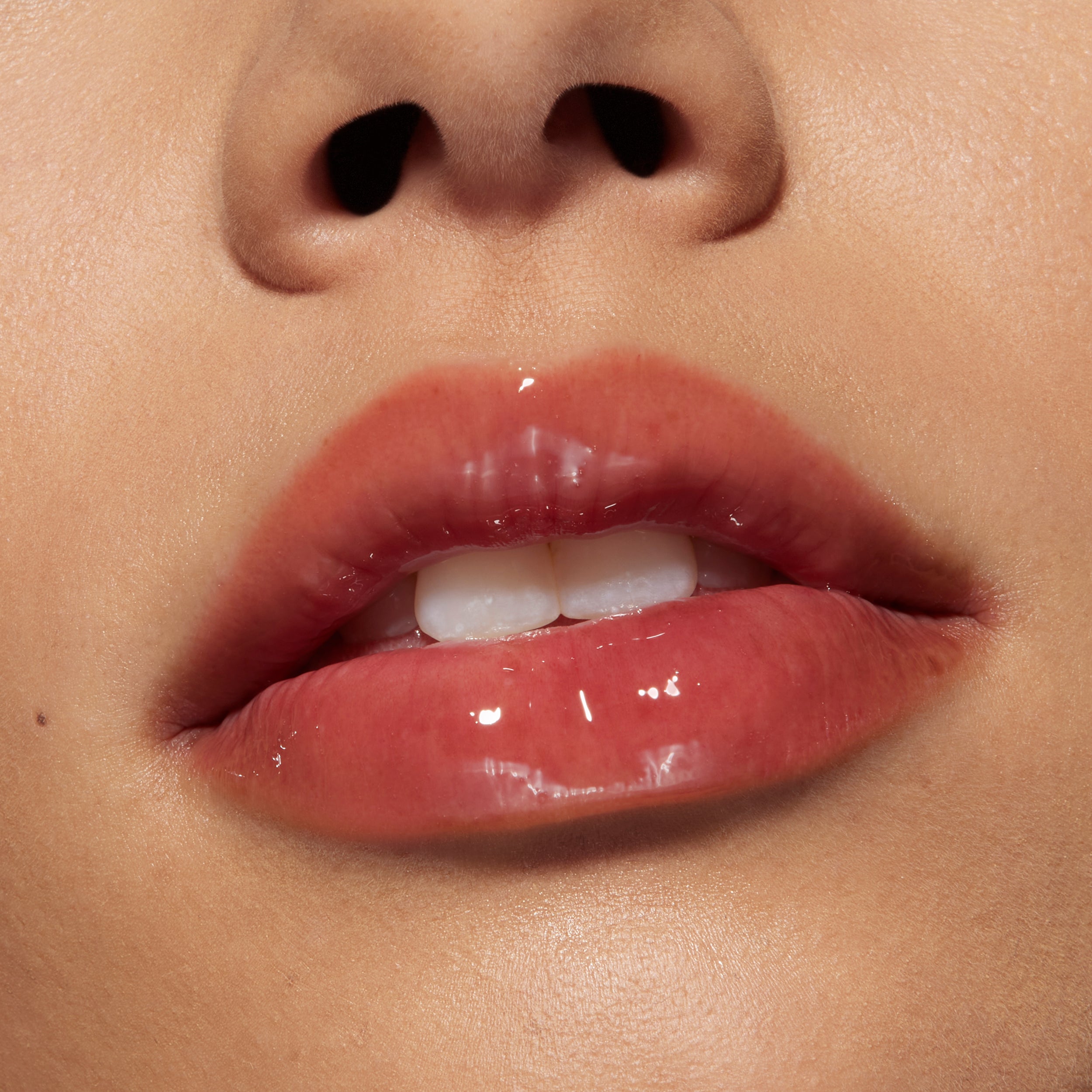 KJC_HOLIDAY_24_LipMacro_GlossDrip_WineKisses_01_WS.jpg