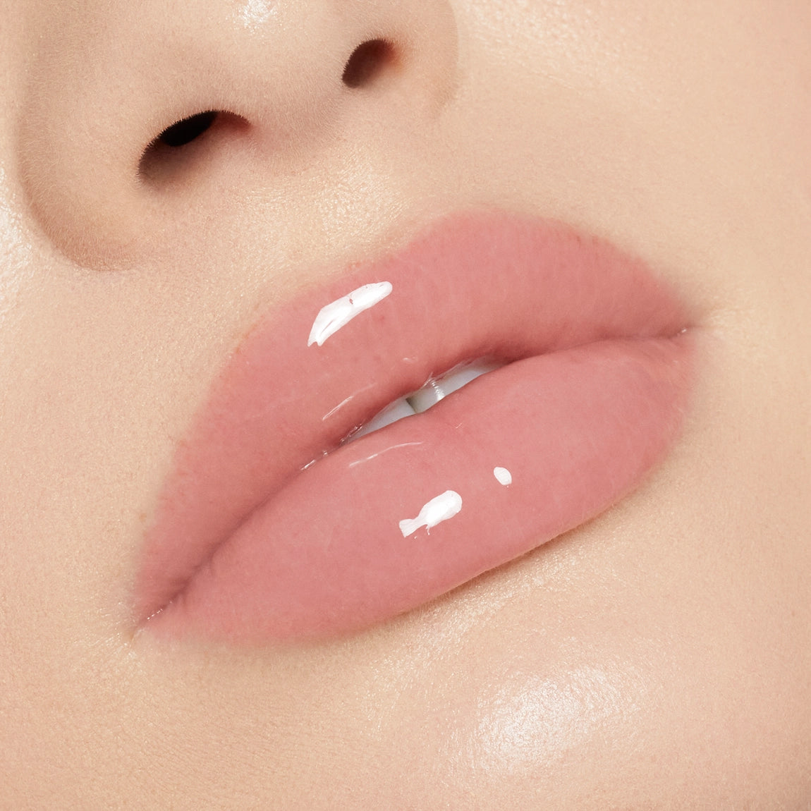 KJC_SUMMER_22_GlossDrip_LipCloseUps_Underestimated_01_WS.jpg