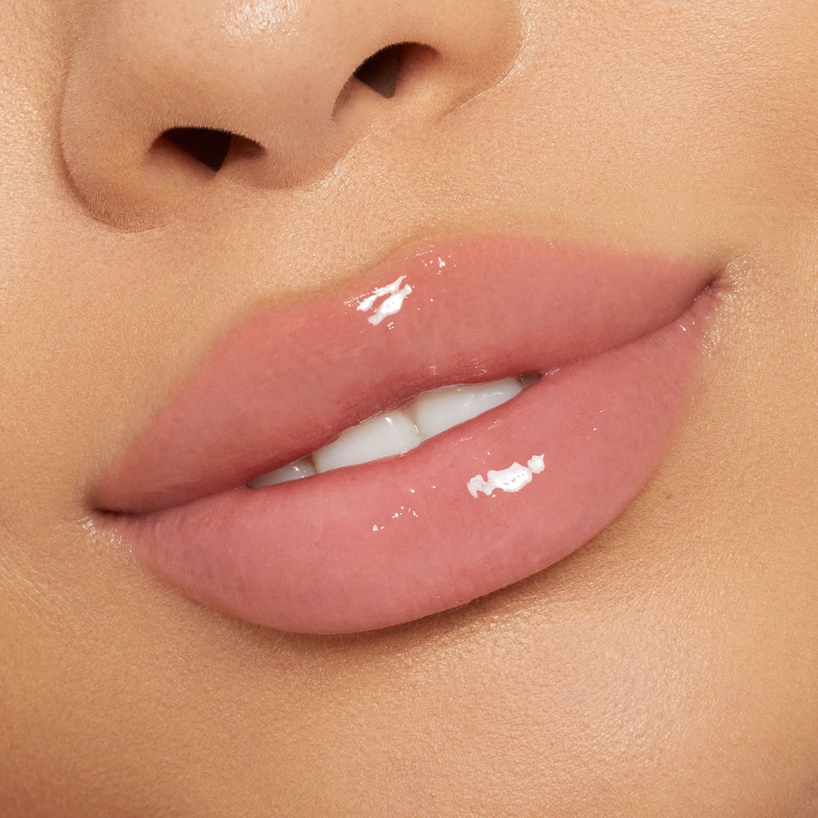 KJC_SUMMER_22_GlossDrip_LipCloseUps_Underestimated_02_WS.jpg