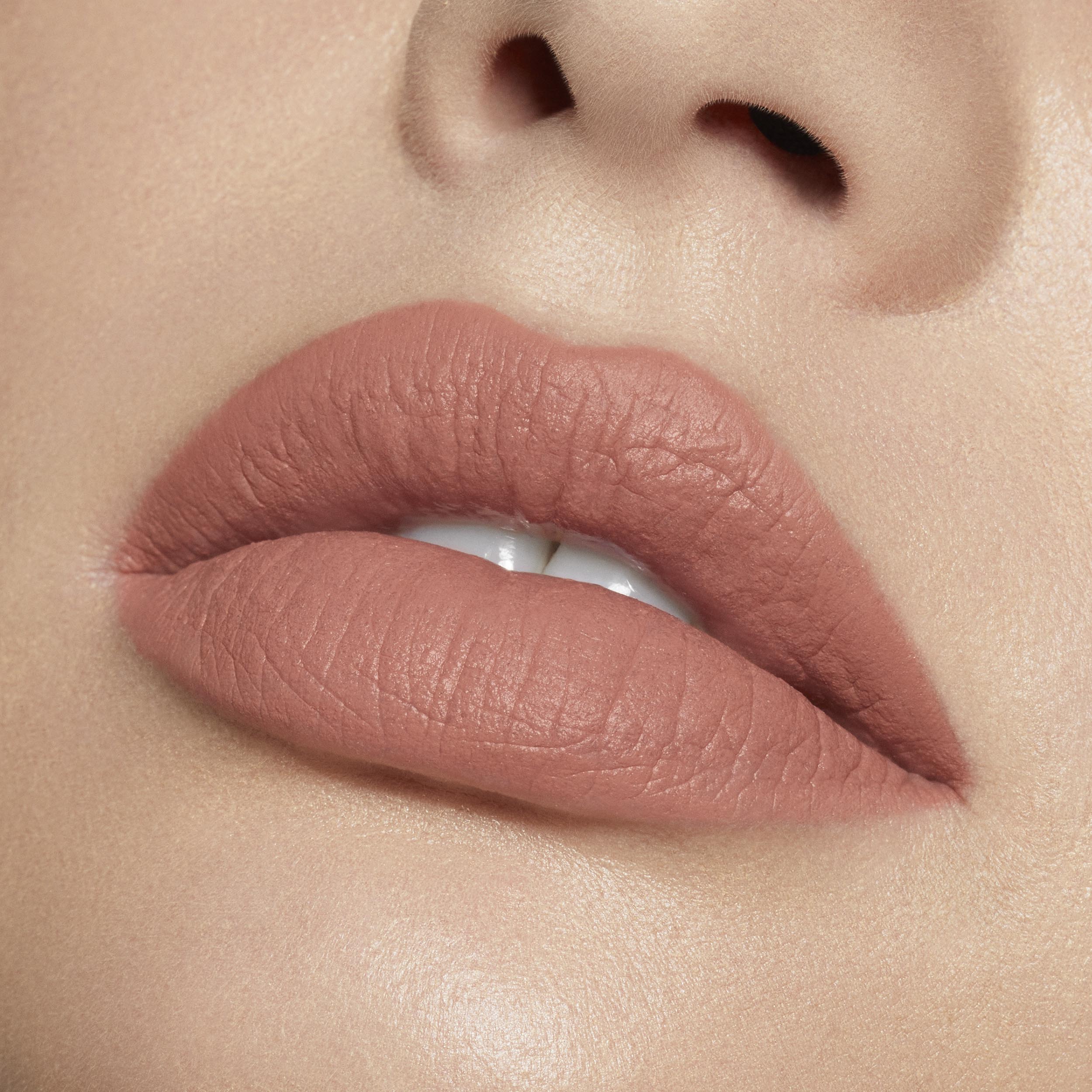 KJC_VLK_22_LipMacros_Bare_01.jpg