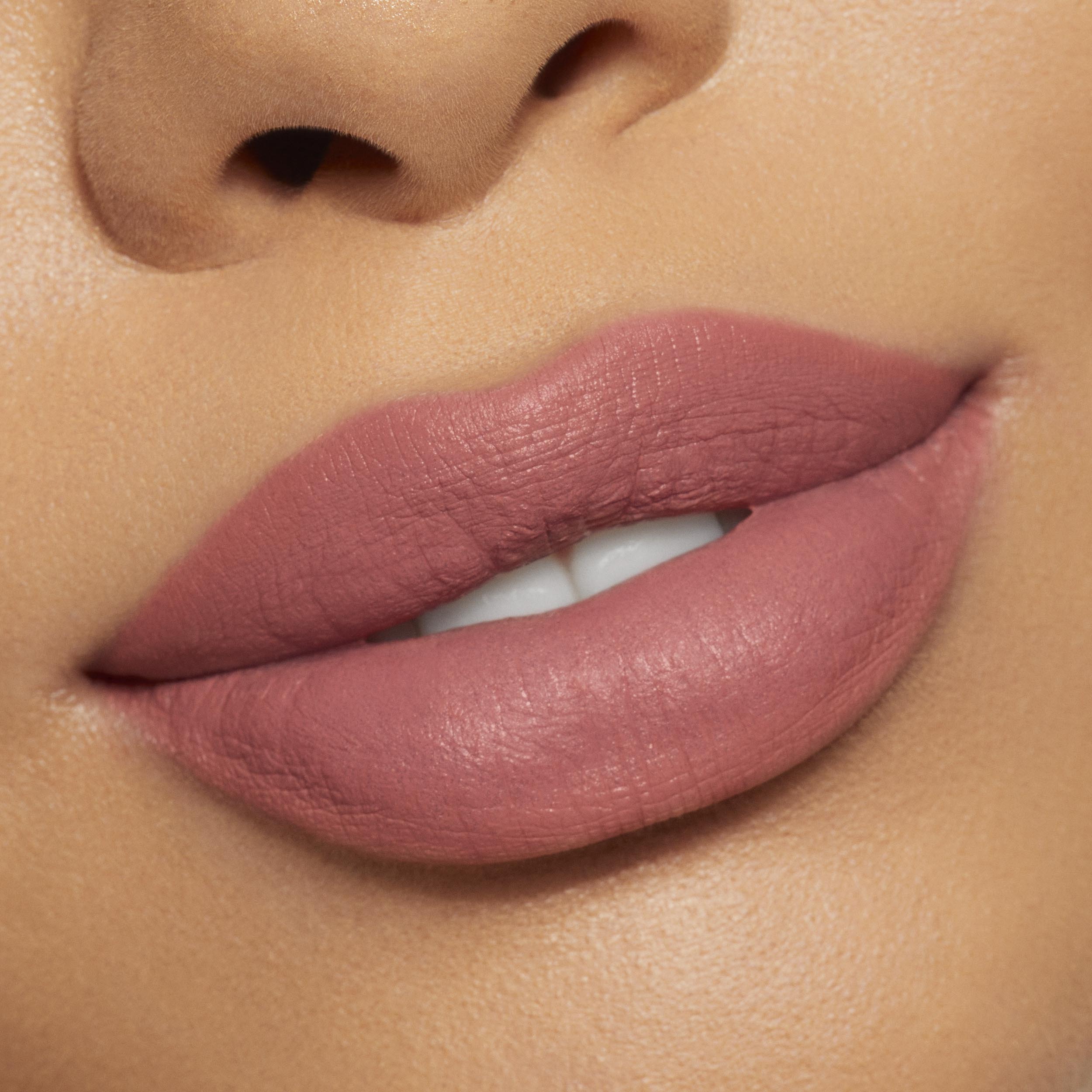 KJC_VLK_22_LipMacros_Charm_02.jpg