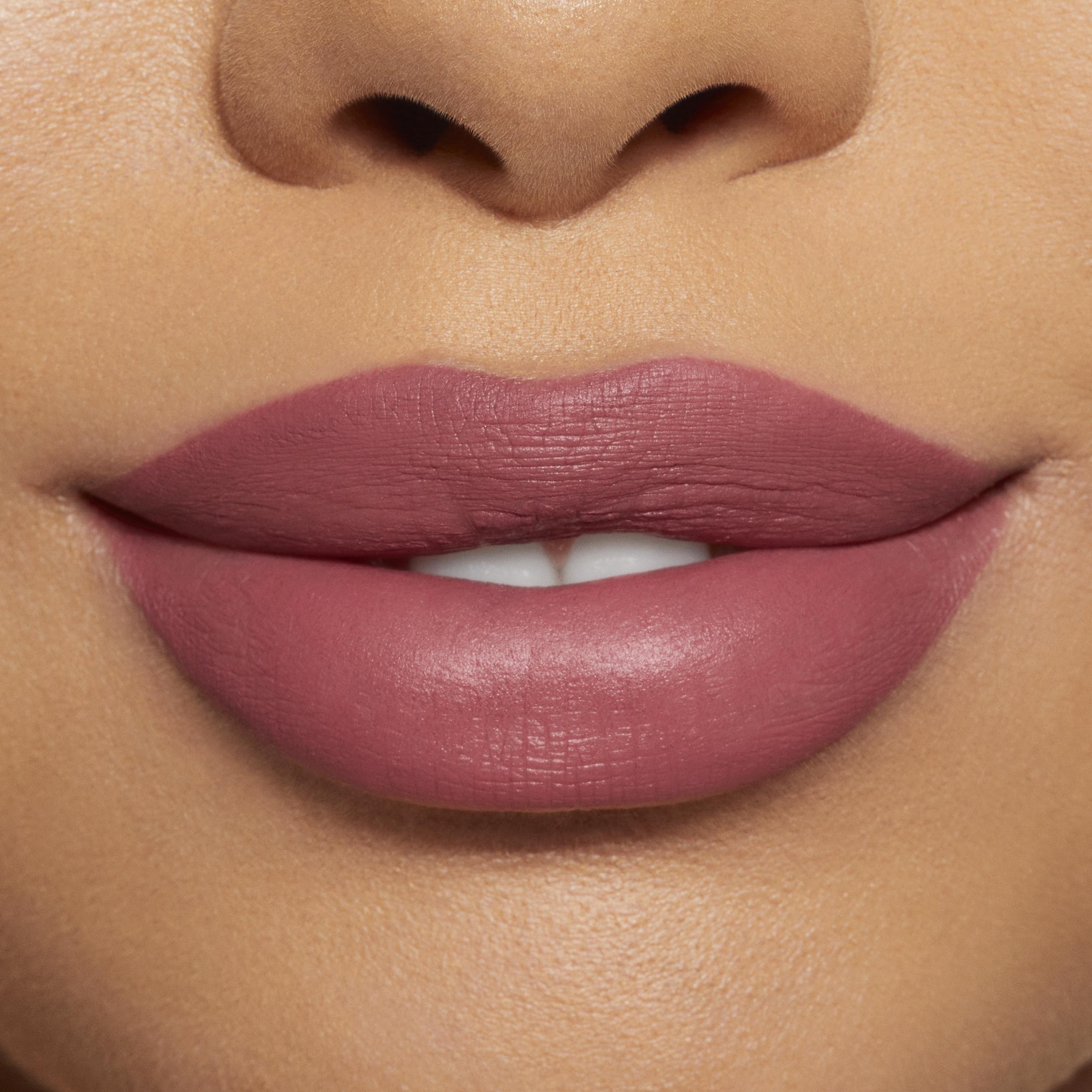 KJC_VLK_22_LipMacros_PosieK_02.jpg
