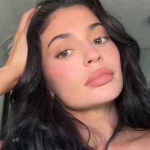 Kylies Peachy Glow Look Bundle